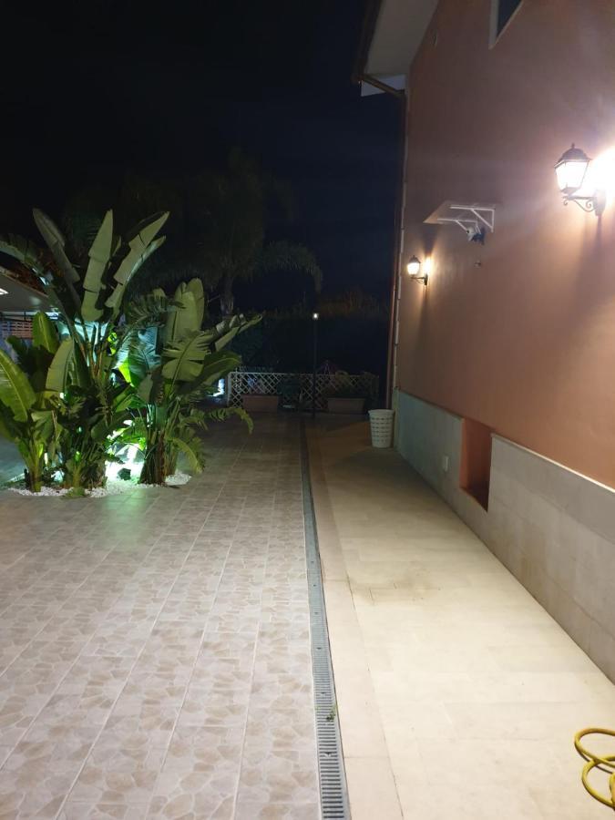 Bed And Breakfast Villa Fatima Trani Exterior foto