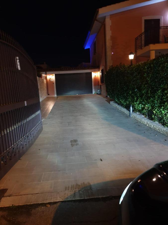 Bed And Breakfast Villa Fatima Trani Exterior foto